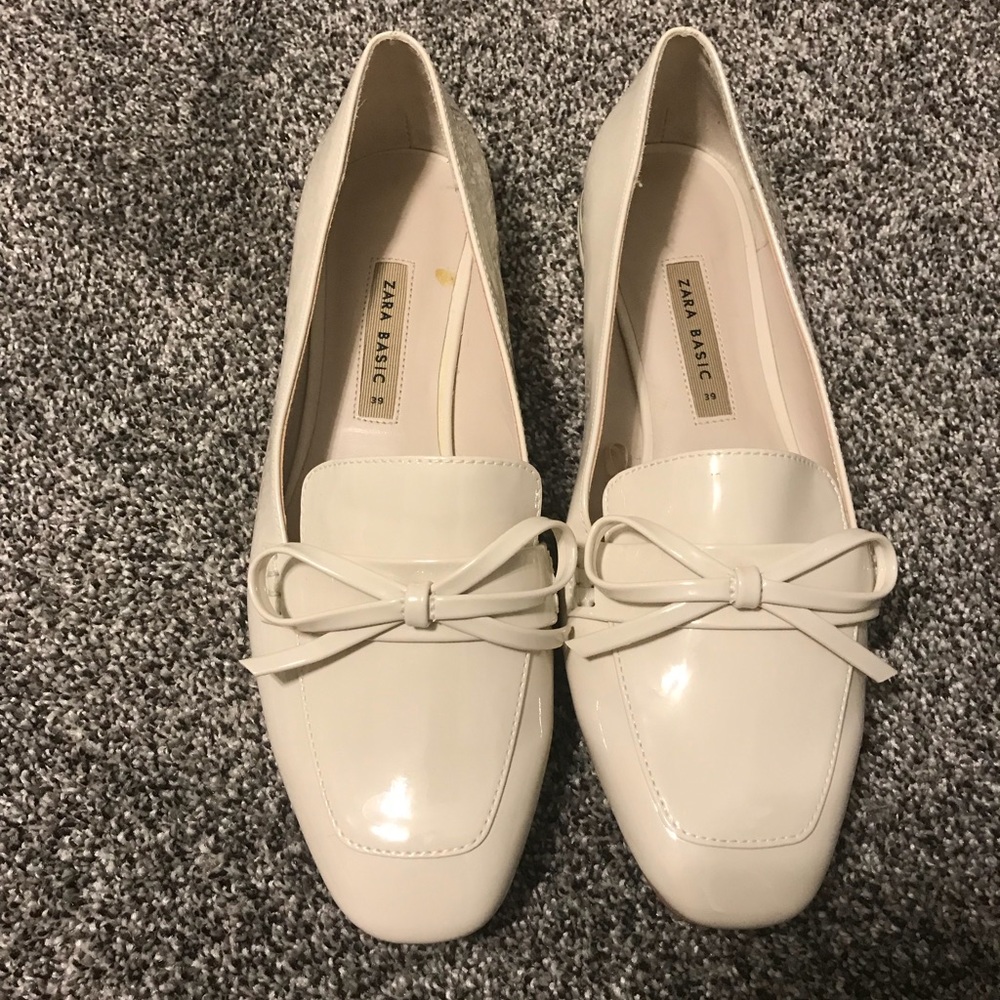 Zara patent leather white loafers with bow detail